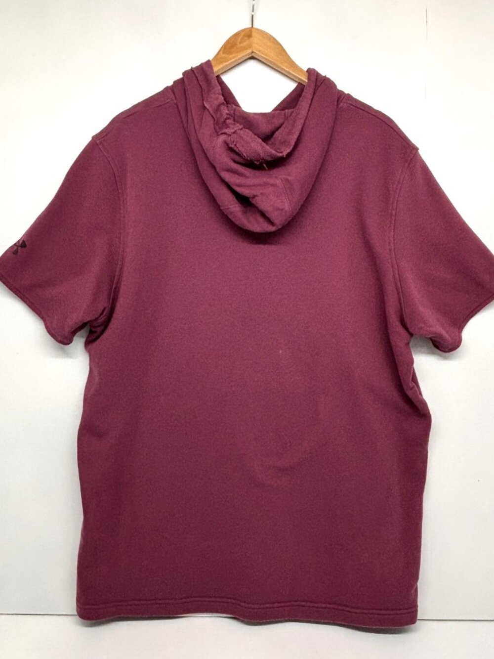 Under Armour Project Rock Short Sleeve Hoodie Maroon Black UA Gym Men's Size XL - Picture 2 of 3